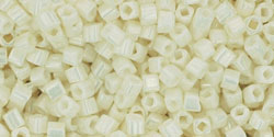 TOHO - Cube 1.5mm : Opaque-Lustered Navajo White