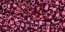 TOHO - Cube 1.5mm : Gold-Lustered Raspberry